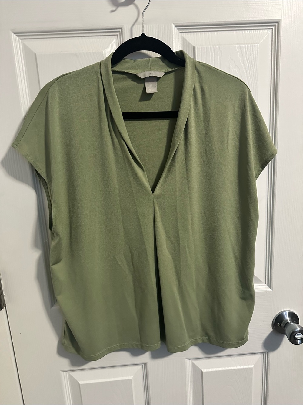 H&M Olive Green V-Neck Short Sleeve Blouse L
